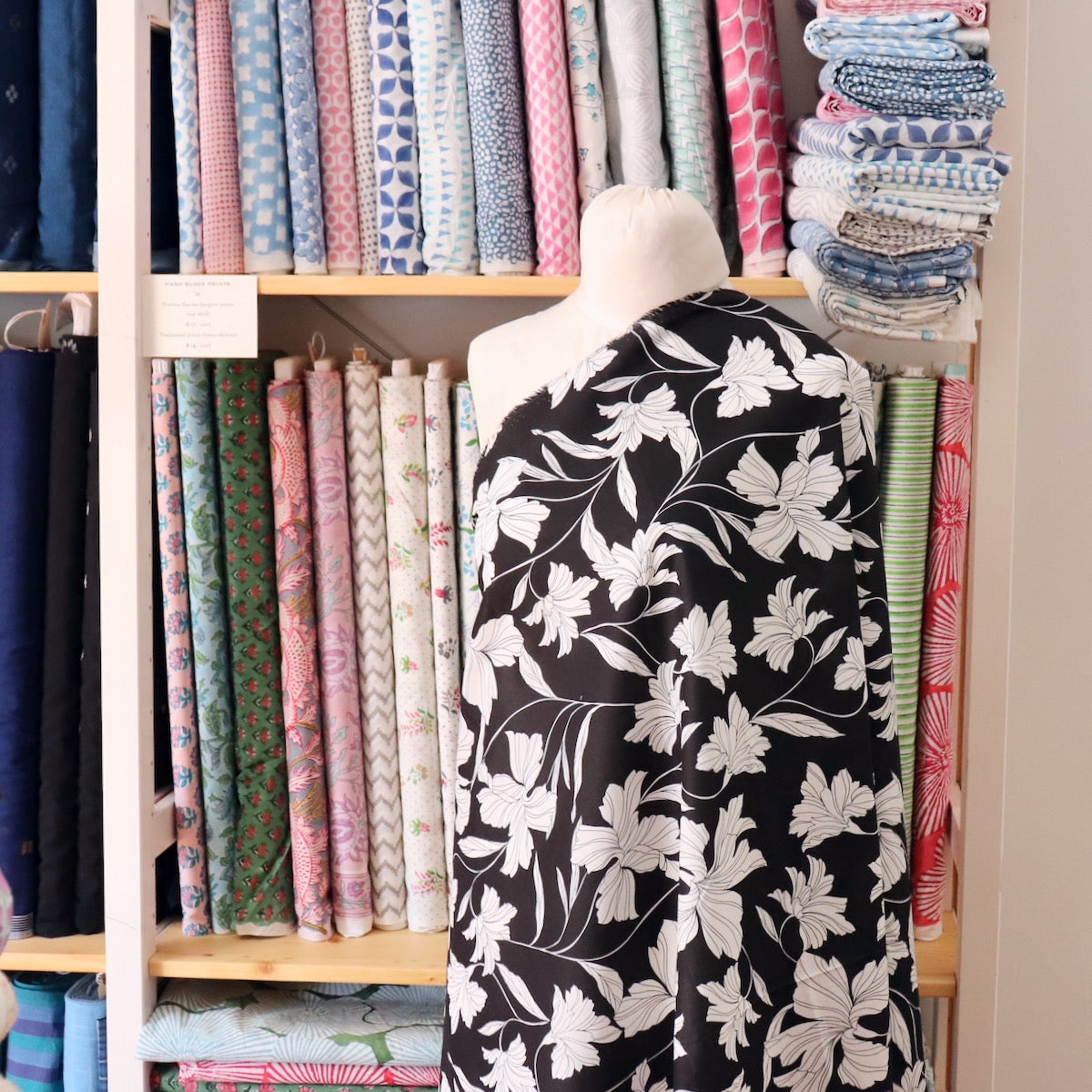 Windblown Cotton Lawn — Black