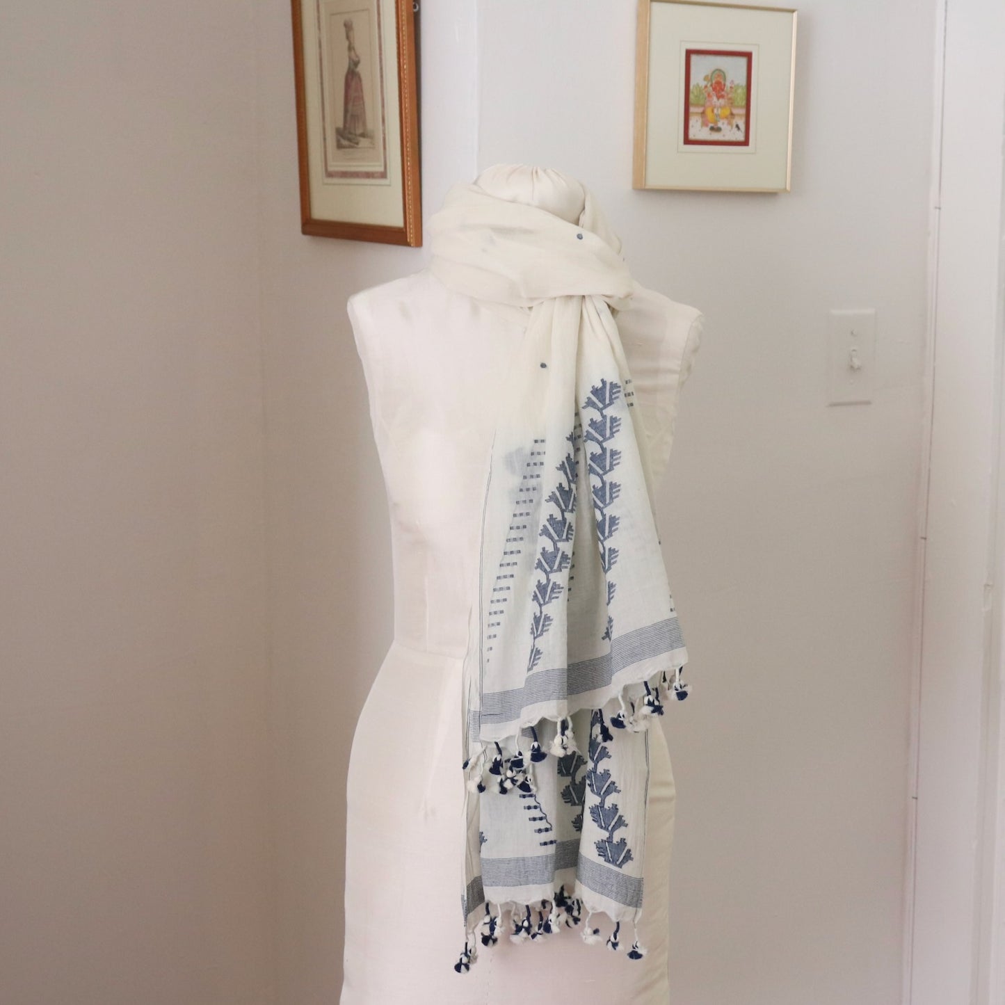 dark indigo blue and white handloom cotton scarf jamdani leaf design