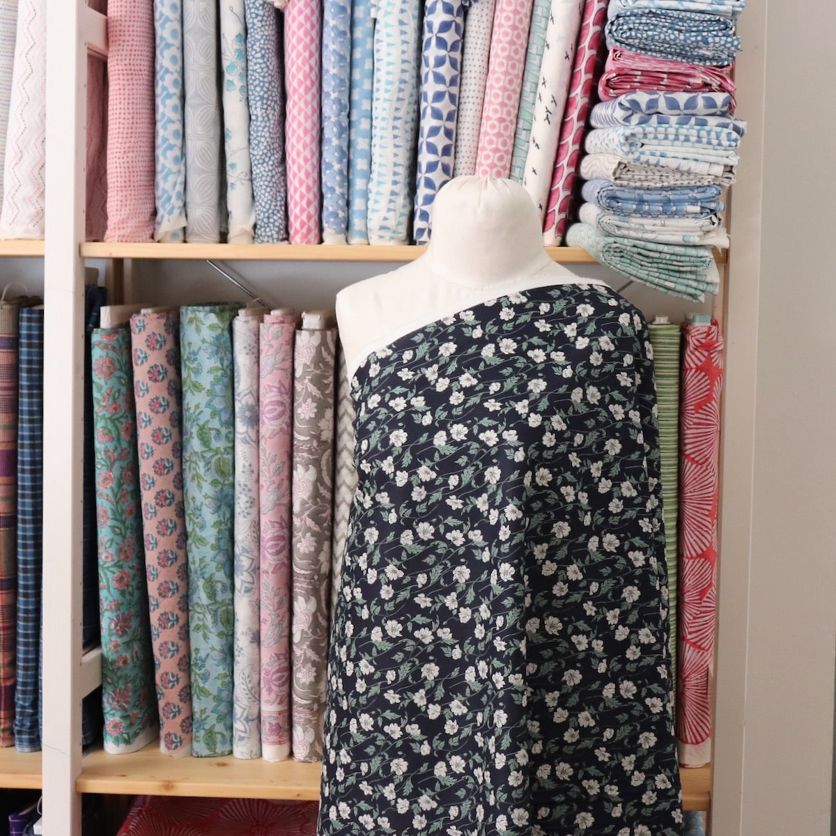 Hokkoh Poppies Cotton Lawn — Dark Navy