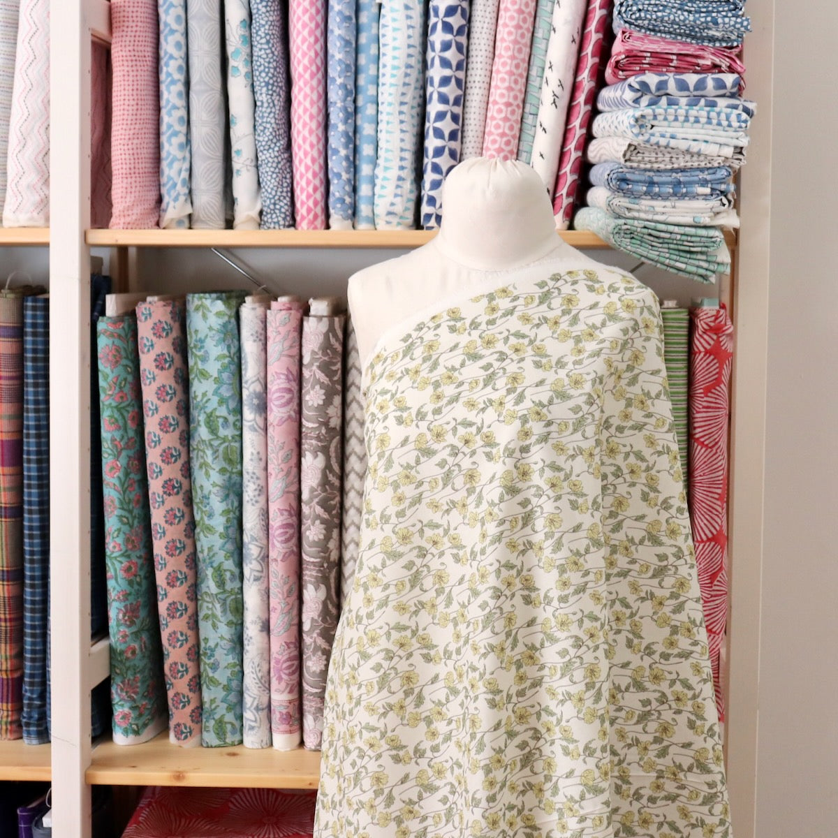 Hokkoh Poppies Cotton Lawn — Vanilla