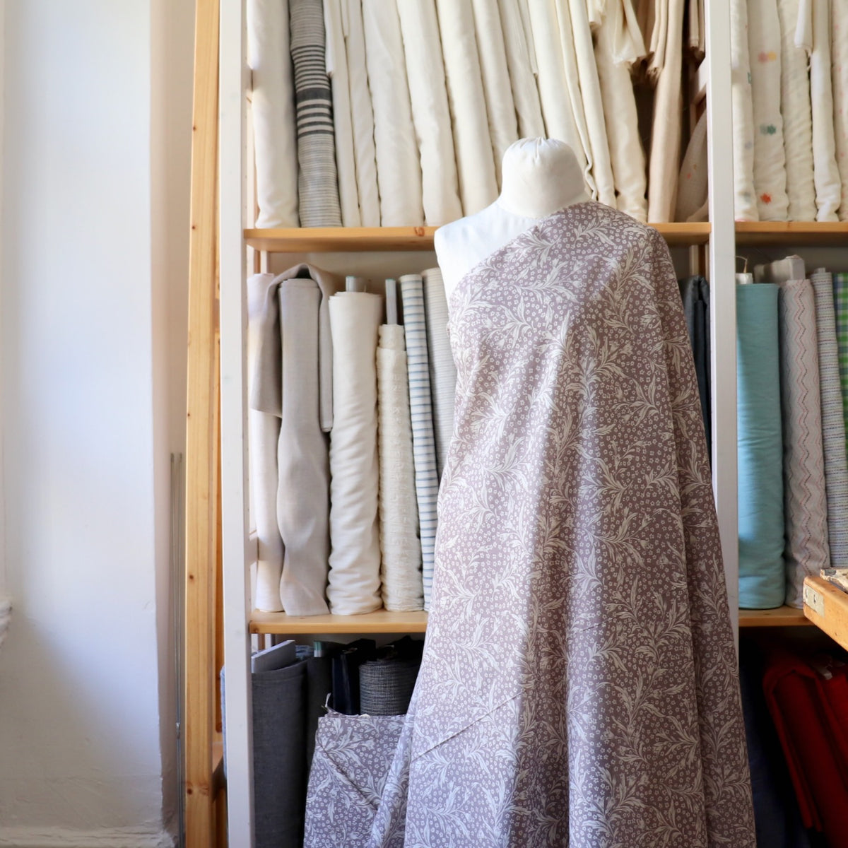 Woodcut Floral Linen Cotton Dobby — Fig