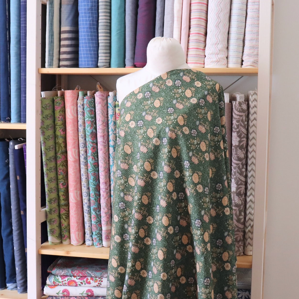 Swatch — Morrisian Floral Japanese Cotton — Ivy Green