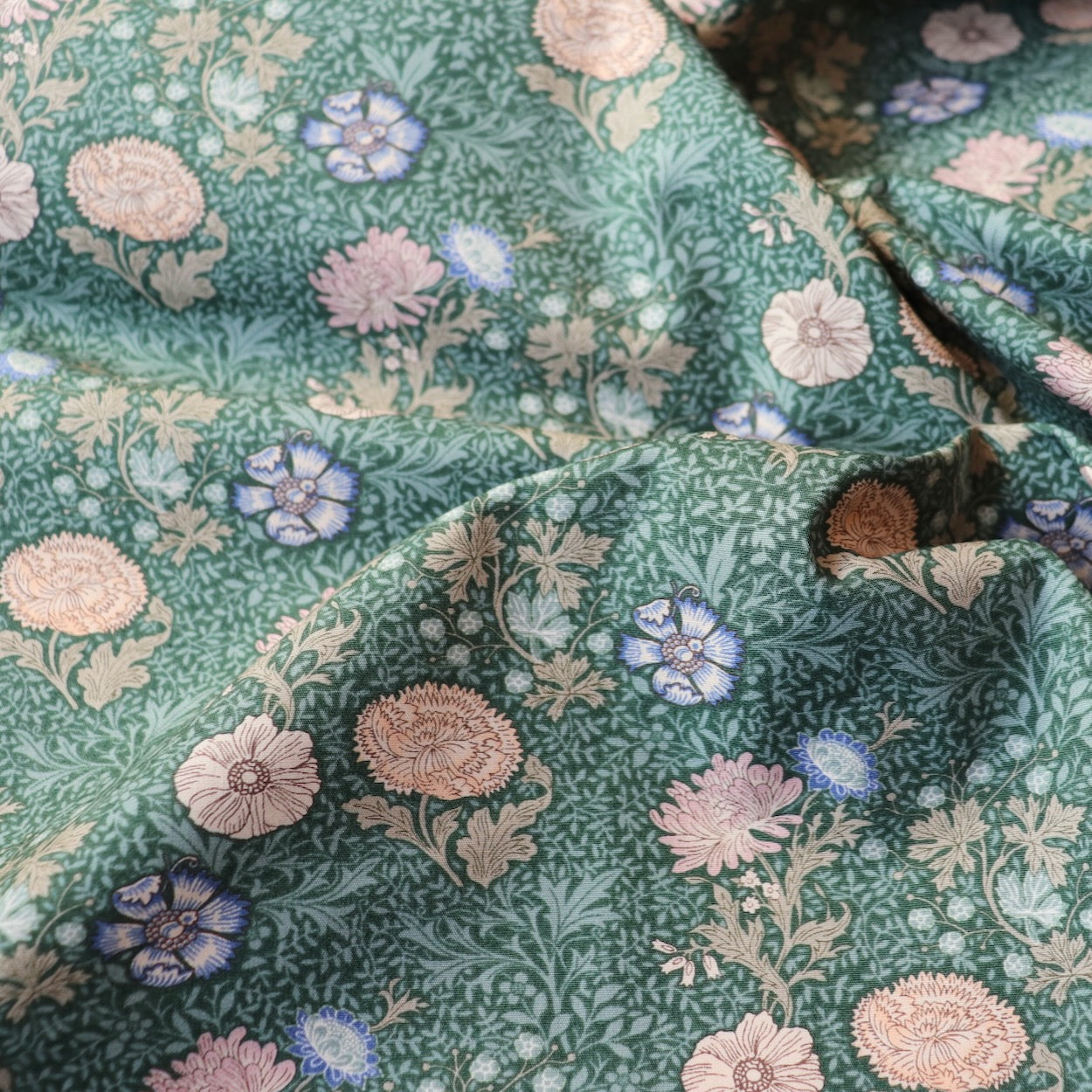 Swatch — Morrisian Floral Japanese Cotton — Ivy Green