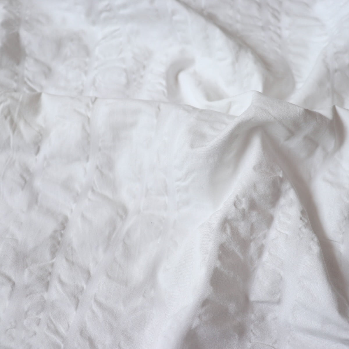 Crinkled Ribbon Stripe — White