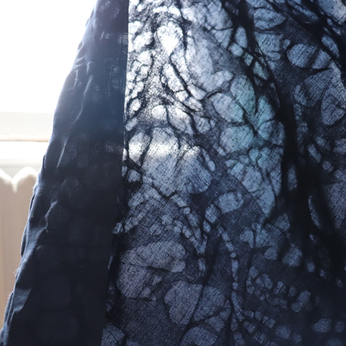 Embossed Floral Cotton Linen — Navy