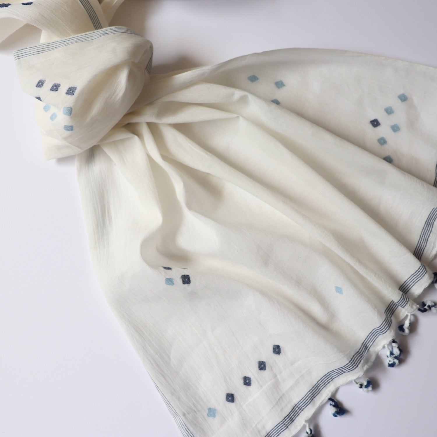 blue and white handloom jamdani cotton scarf