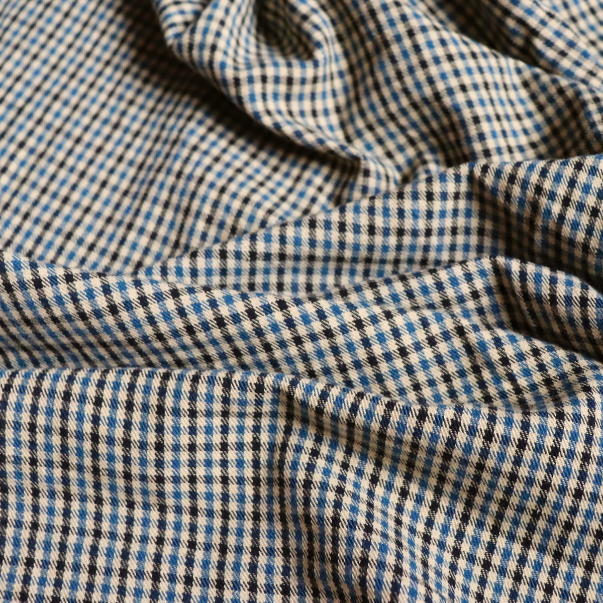 Swatch — Holmesian Houndstooth Handloom Cotton Twill