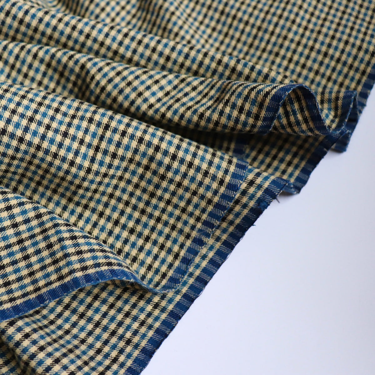 Swatch — Holmesian Houndstooth Handloom Cotton Twill