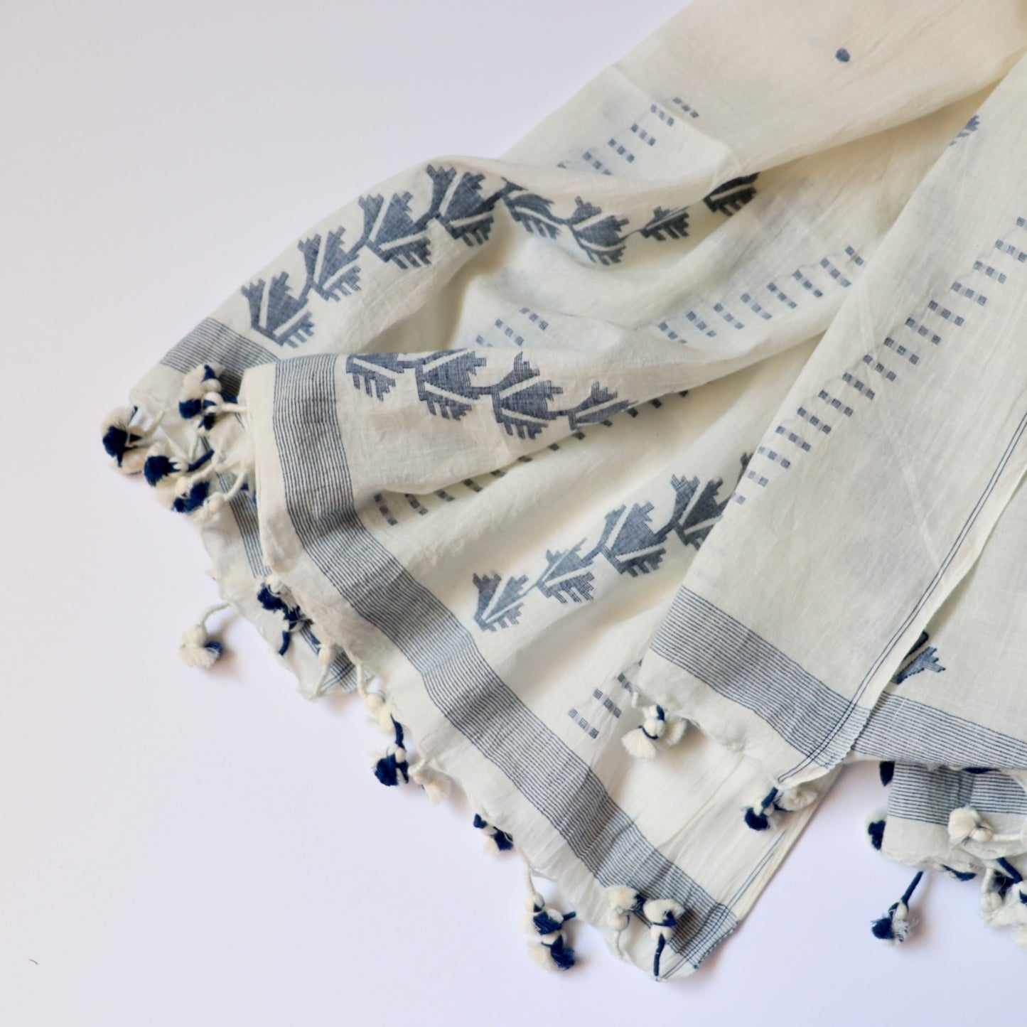 dark indigo blue and white handloom cotton scarf jamdani leaf design