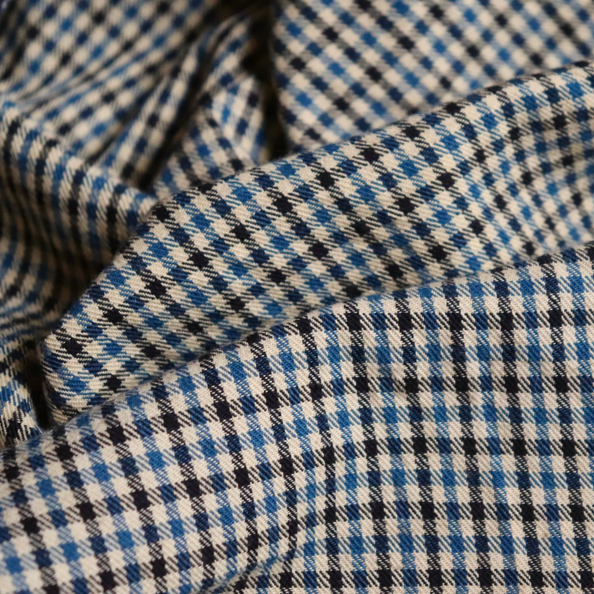 Swatch — Holmesian Houndstooth Handloom Cotton Twill