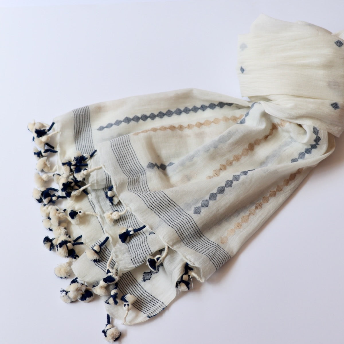 Arpeggio Handloom Jamdani Scarf — Indigo