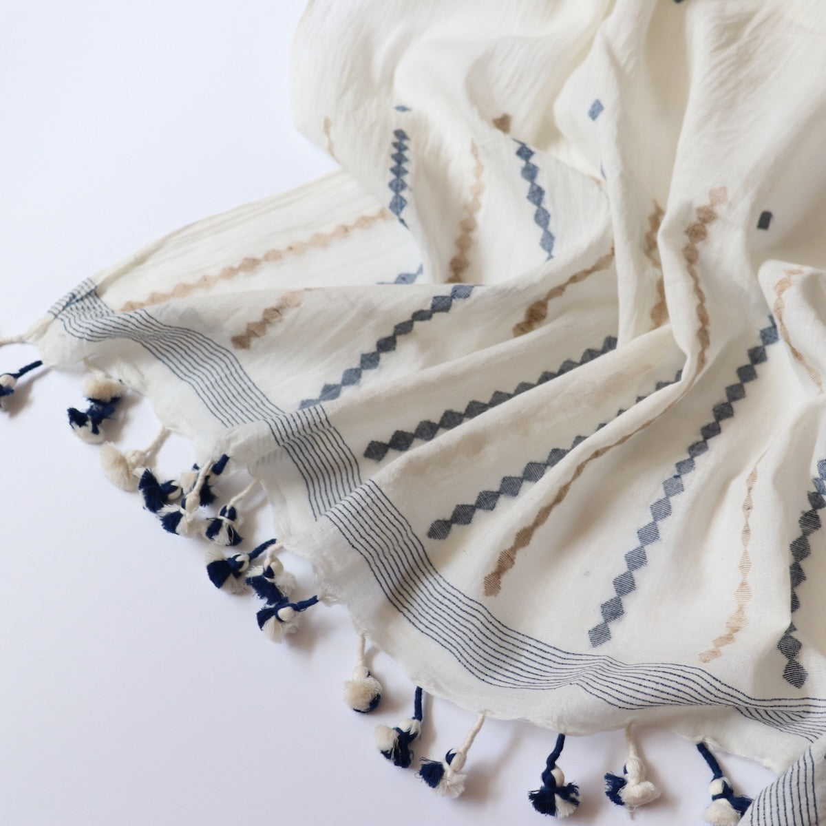 Arpeggio Handloom Jamdani Scarf — Indigo