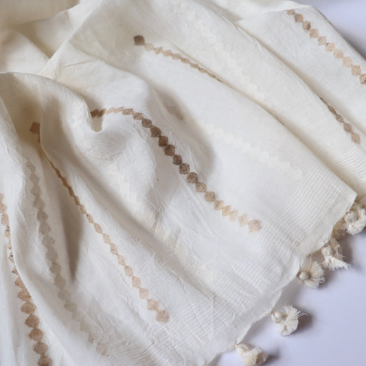 Arpeggio Handloom Jamdani Scarf — White