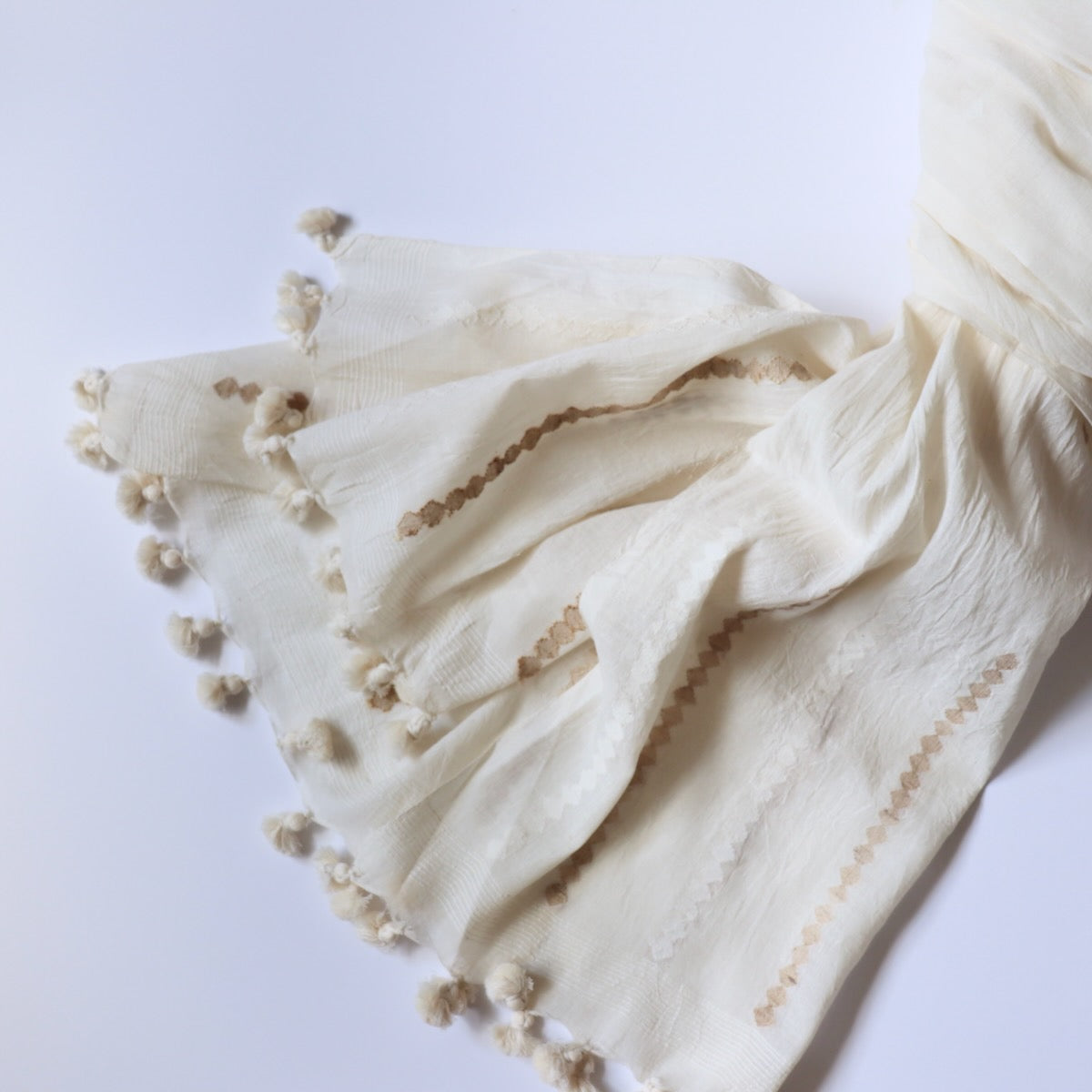 Arpeggio Handloom Jamdani Scarf — White